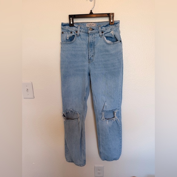 Abercrombie & Fitch The 90’s Straight Ultra High Rise 2 Short - Picture 2 of 4